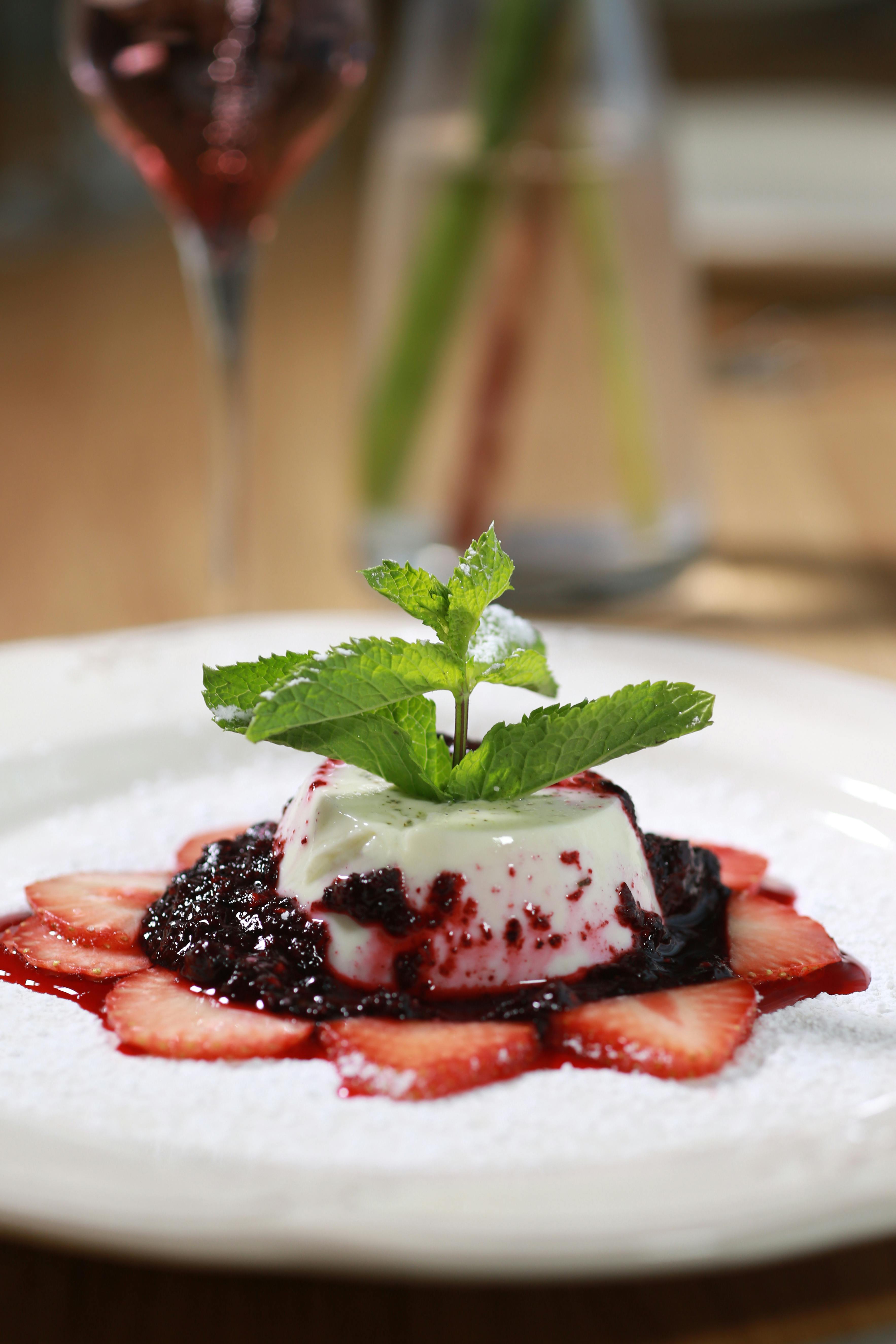 panna cotta met rood fruit